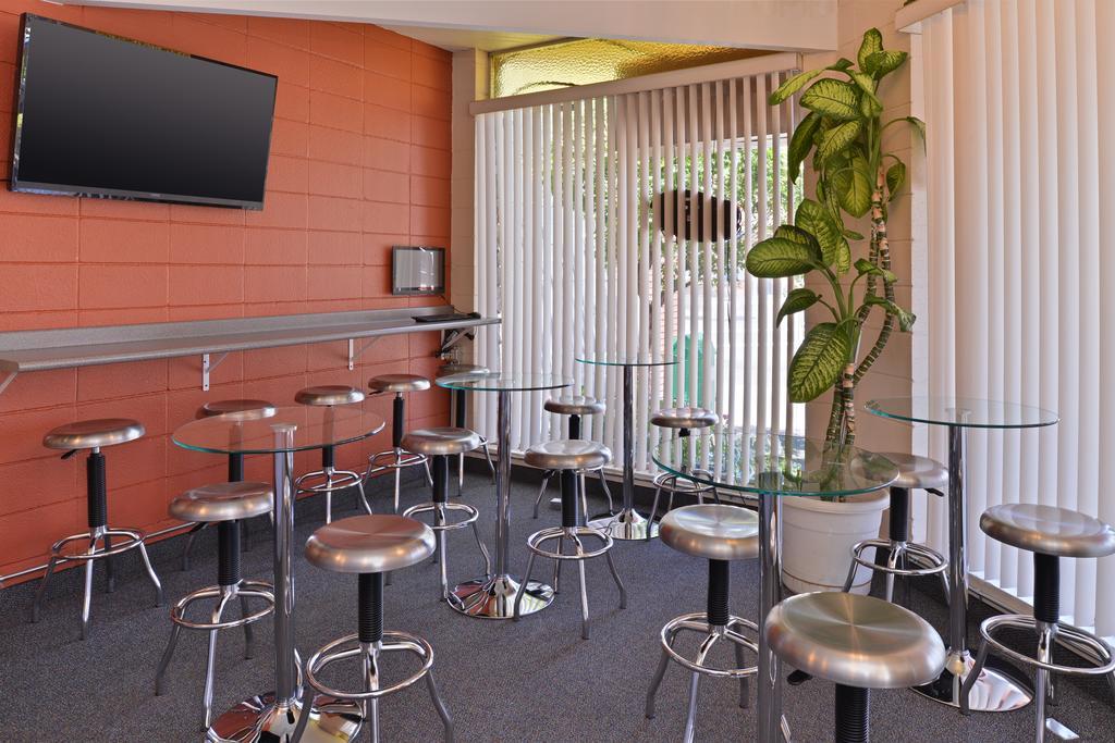 Maverick Motel - Modern Renovated Motel Klamath Falls Exterior photo